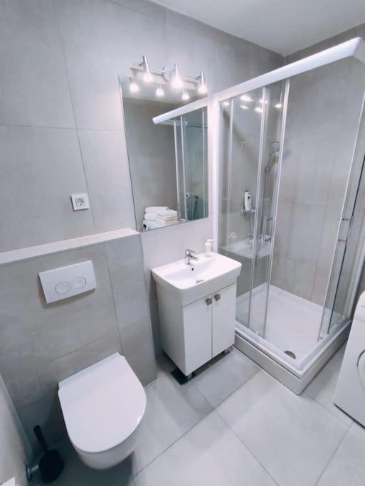Appartement Udoban Stan Sa Terasom U Mirnom Okruzenju à Zagreb Extérieur photo
