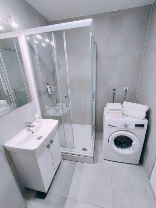 Appartement Udoban Stan Sa Terasom U Mirnom Okruzenju à Zagreb Extérieur photo